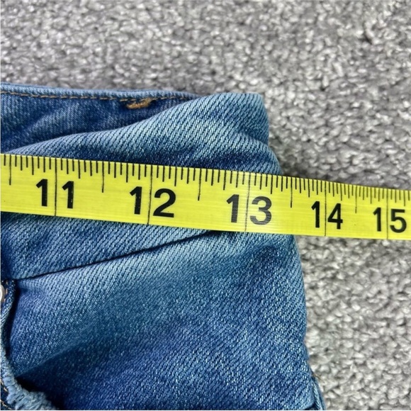 Good American Jeans - Picture 5 of 9